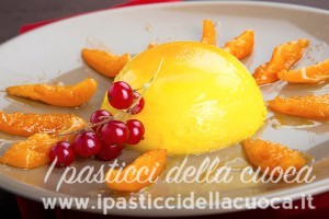 Panna-cotta-allo-zafferano-e-albicocche