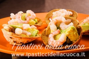 cestini-croccanti-con-avocado-e-gamberetti