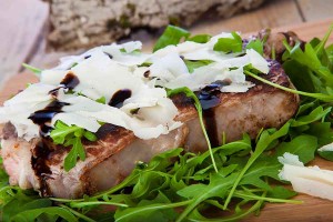 fiorentina-con-rucola-raspadura-glassa di aceto balsamico