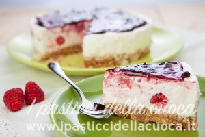 Cheesecake-ai-frutti-di-bosco_evidenza