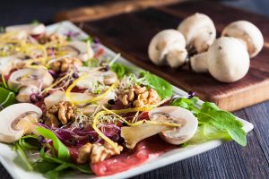 carpaccio di vitello con funghi e noci